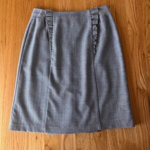 Anthropologie Girls From Savoy Just Right Ruffle Gray Pencil Skirt Size 4